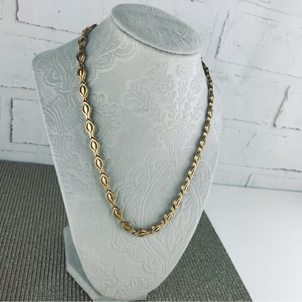Elegant Vintage Gold Tone Chain Necklace